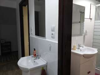Гостевой дом Vendel Guesthouse Lutoasa Двухместный номер с 1 кроватью и общей ванной комнатой-2